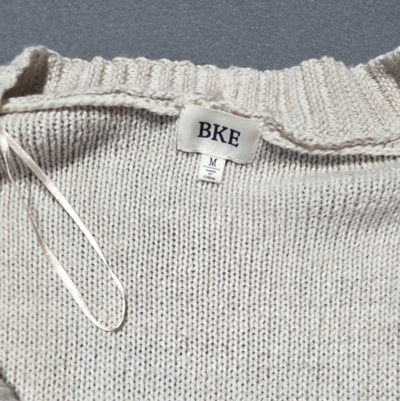 BKE EUC Cozy Beige Checkered Women's Cardigan Size Medium Oversized PTP 24 - Picture 4 of 4